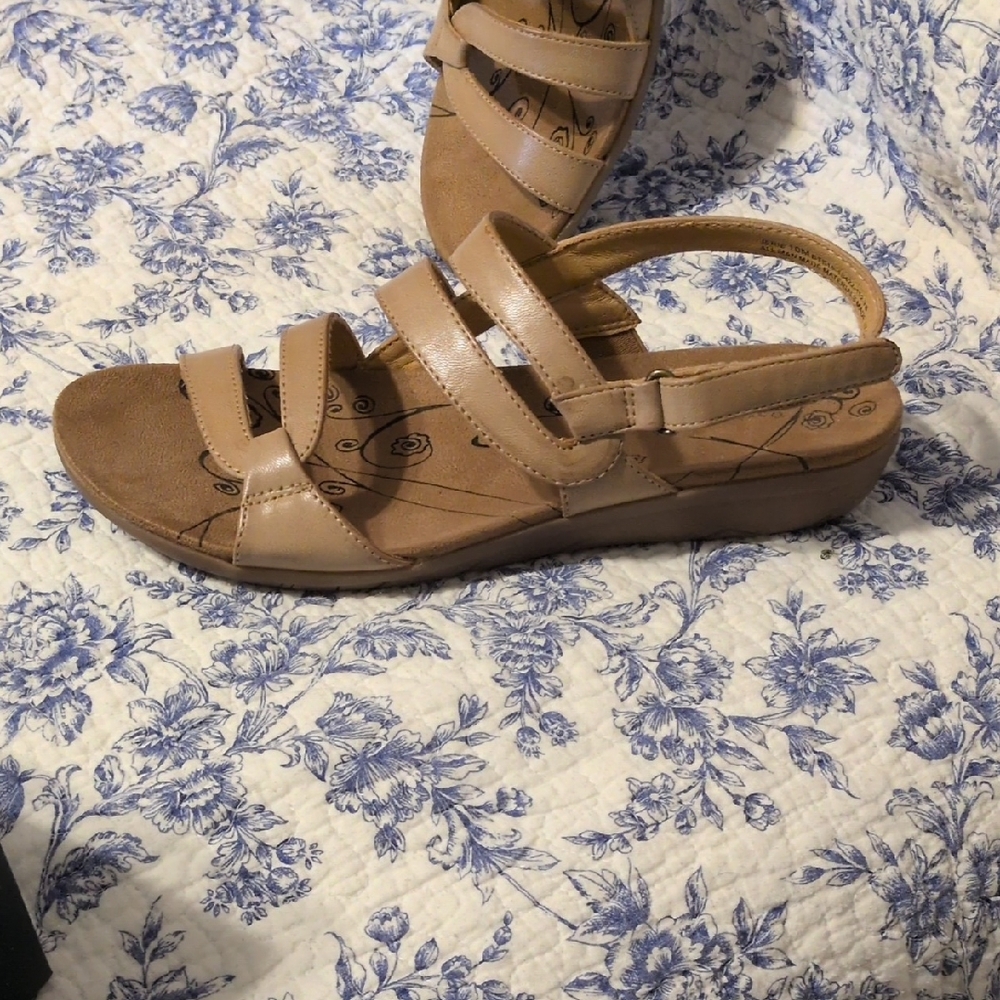 BearPaw Tan Comfort Sandals with Cushioned Footbed - Picture 2 of 6